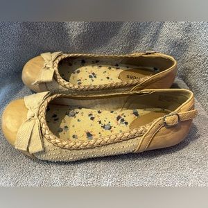 Women’s flats